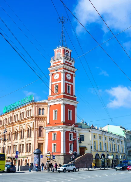 A torre vermelha em São Petersburgo — Fotografia de Stock