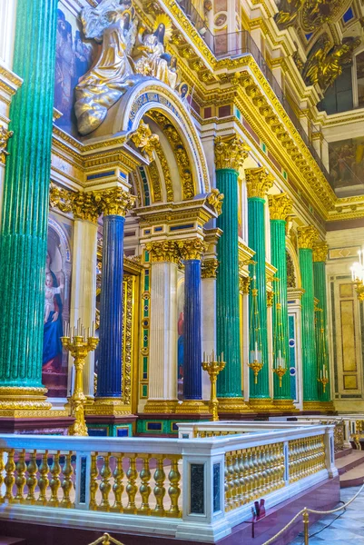 Η στοά στον καθεδρικό ναό του Αγίου Ισαάκ της Αγίας Πετρούπολης — Φωτογραφία Αρχείου