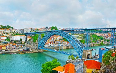 I. Luis Douro Nehri üzerindeki çift katlı metal kemer köprüsü Portekiz 'in Porto şehrinin incisidir..