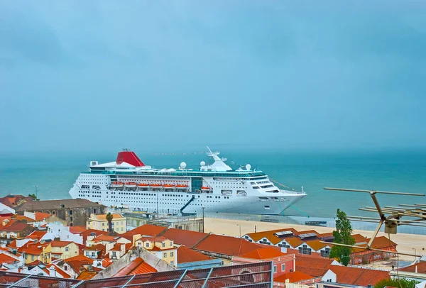 Big Cruise Ship Tagus River Lisbon Portugal — Stock Photo, Image