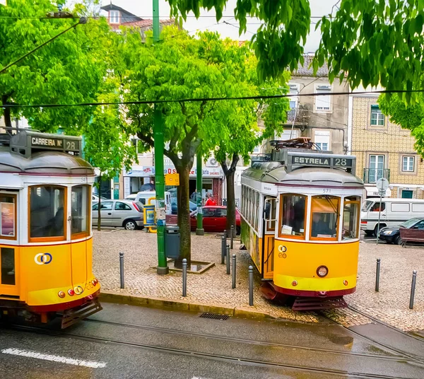 葡萄牙里斯本 2012年5月2日 28号车是最受欢迎的旅游景点 这就是为什么那里总是有很多乘客的原因 — 图库照片