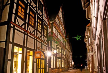 HAMELIN, GERMANY - 22 Kasım 2012: Wendenstrasse 'de, 22 Kasım' da Hamelin 'de bulunan ortaçağ yarım keresteli kafeli evler