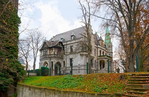 Das Malerische Gotische Herrenhaus Des Schlosshotels Zum Markgrafen Gelegen Garten — Stockfoto