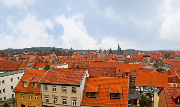 Castle Hill Vonzza Turistákat Hogy Megfigyeljék Régi Város Tetejéről Quedlinburg — Stock Fotó