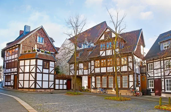 保存された歴史的な半木造住宅のある居心地の良い通りMagniviertel Hinter Aegidien Street Braunschweig Germany — ストック写真