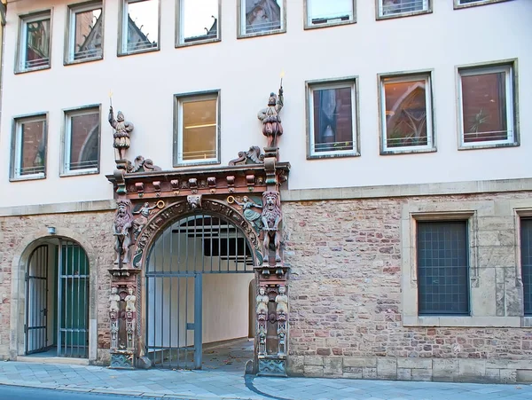 Marco Ornamentado Puerta Del Edificio Histórico Situado Calle Der Martinkirche — Foto de Stock