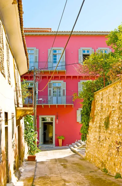 Walk Old Narrow Street View Restored Bright Red Residential House — Stock Photo, Image