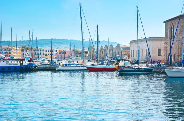 Puerto Medieval Veneciano Con Yates Vela Barcos Motor Chania Creta — Foto de Stock