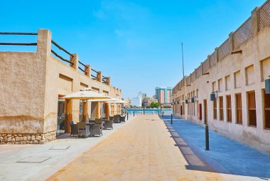 Tarihi El Shindagha mahallesinin yenilenmiş kerpiç konutları, Dubai Deresi, BAE