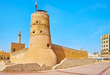 Dubai 'nin tarihi bölgesinde yer alan en eski binası olan Al Fahidi Kalesi' ni keşfedin.