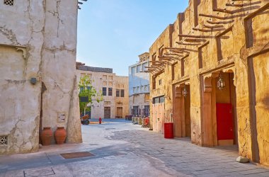 Eski Al Fahidi mahallesinin geleneksel kerpiç yuvası, günümüzde Dubai, BAE 'nin ünlü turistik mekanlarından biri.