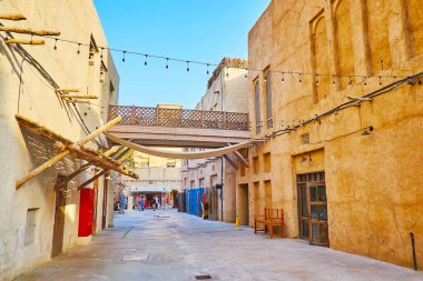 Al Fahidi 'nin eski mahallesi, günümüzde birçok mağazası, kafesi, müzesi, Dubai' si, BAE 'si olan çok ilginç bir turizm merkezi gibi görünüyor.