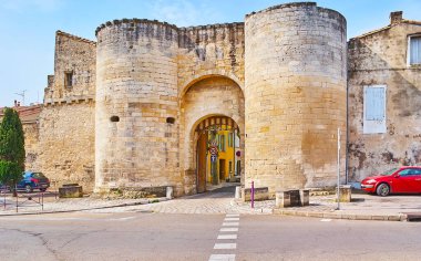 Condamine Kapısı 'nın Ortaçağ La Porte de la Condamine' i Fransa 'nın Tarascon şehrinin eski duvarından geriye kalmıştır.