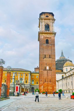 TURIN, ITALY - 9 Mayıs 2012: St. John Vaftizci Katedrali 'nin Campanile (çan kulesi), Piazza San Giovanni, 9 Mayıs' ta Torino 'da