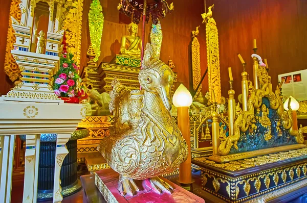 Thailand May 2019年5月11日 清莱华府博物馆印塔 梅艳古神鸭镀金雕塑 — 图库照片