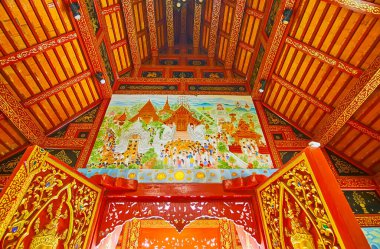 CHIANG RAI, THAILAND - 11 Mayıs 2019: Viharn Hall of Wat Phra Singh Tapınağı çıkışının üzerindeki manzaralı tablo, 11 Mayıs 'ta Chiang Rai' de