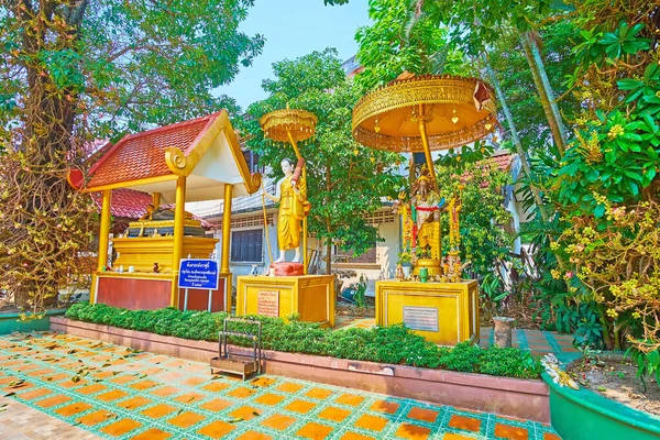 Los Pequeños Santuarios Jardín Del Templo Wat Phra Singh Buda — Foto de Stock