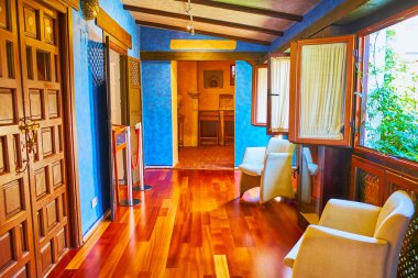 CORDOBA, SPAIN - 30 Eylül 2019: 30 Eylül 'de Cordoba' da bulunan Casa de Sefarad ya da Anılar Evi Salonu (Yahudi Mahallesi)