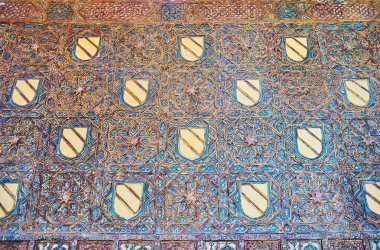 CORDOBA, İspanya - 30 Eylül 2019: San Bartolome Şapeli 'nin duvarında yıldız desenli ve ortaçağ arşivli yeseria alçı dekoru, 30 Eylül' de Cordoba 'da