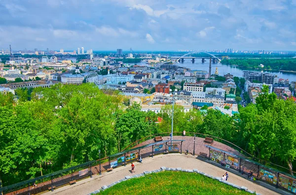 Andrew Hill Observa Histórico Distrito Podil Podol Río Dnieper Dnipro —  Fotos de Stock