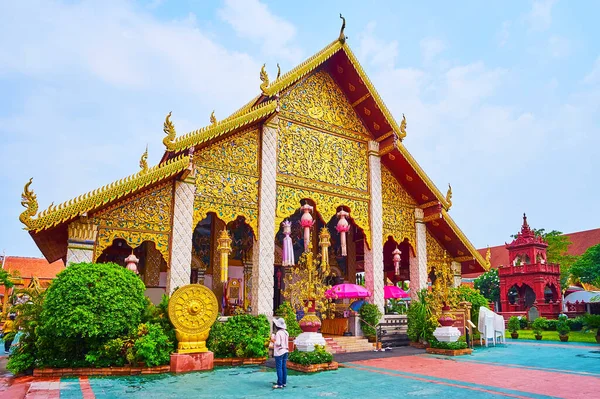 Die Herausragenden Goldenen Dekorationen Des Viharn Luang Wat Phra Hariphunchai — Stockfoto