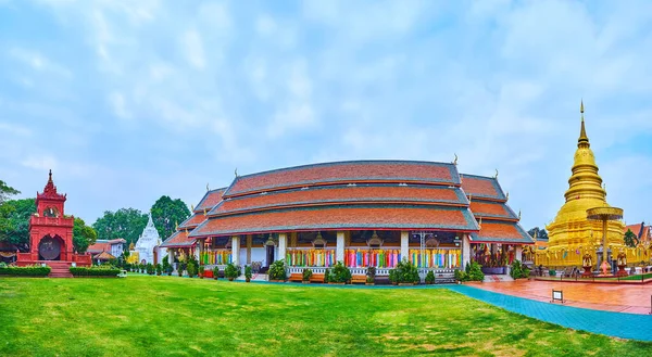 Panorama Wat Phra Que Hariphunchai Real Monasterio Con Rakang Campanario — Foto de Stock