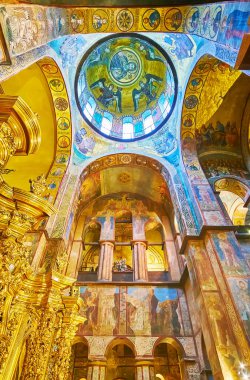KYIV, UKRAINE - 18 Mayıs 2021: Süslü Aziz Sophia Katedrali - freskler ve Bizans mozaikleri, 18 Mayıs 'ta Kyiv' de muhafaza edilmiştir.