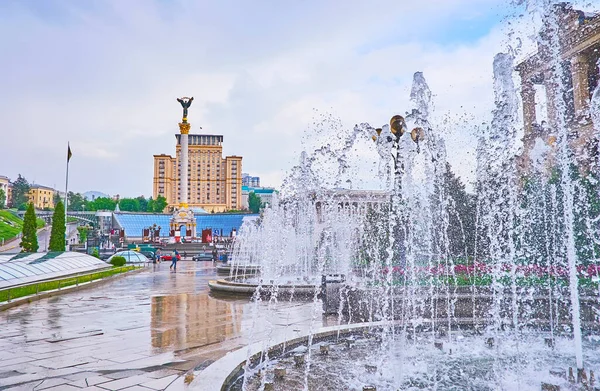 Maidan Nezalezhnosti Πλατεία Ανεξαρτησίας Σιντριβάνια Hotel Ukraine Independence Monument Κίεβο — Φωτογραφία Αρχείου
