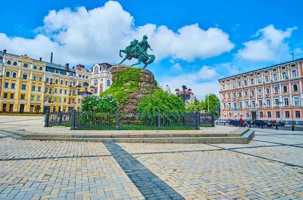 Paisaje Urbano Kiev Con Edificios Históricos Monumento Hetman Ucraniano Bohadan — Foto de Stock