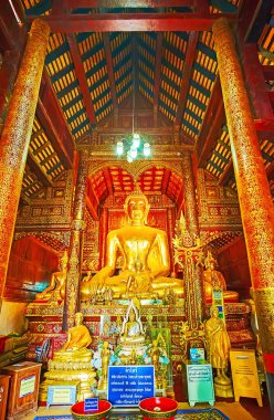 LAMPANG, THAILAND - 8 Mayıs 2019: Lampang Phra Luang 'dan Viharn Laikham (Viharn Phra put), Luang Pho Phra Phut Buddha Image ile 8 Mayıs' ta Lampang 'da