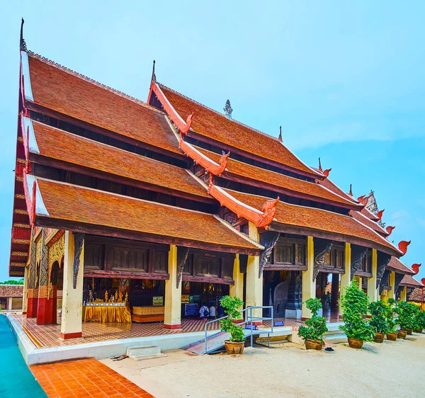 Haut Toit Pyathat Carrelé Trois Fatigué Viharn Luang Historique Wat — Photo
