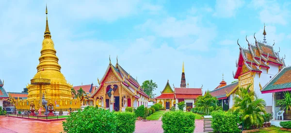 Panorama Lussureggiante Giardino Verde Phra Maha Che Chedi Ornati Santuari — Foto Stock