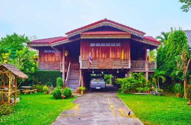 Eski ahşap dikiş evi, Tayland, Lampang 'ın Wiang Nuea' sında.