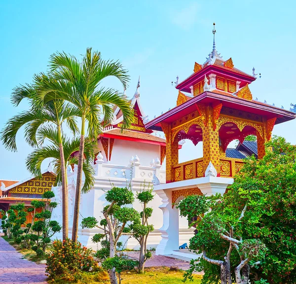 Pintoresco Campanario Rakang Wat Pratu Pong Rodeado Por Exuberante Jardín — Foto de Stock