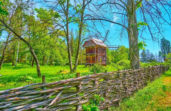 Traditional Wicker Fence Named Tyn Front Old Wooden Windmill Pereiaslav — Stock Photo, Image