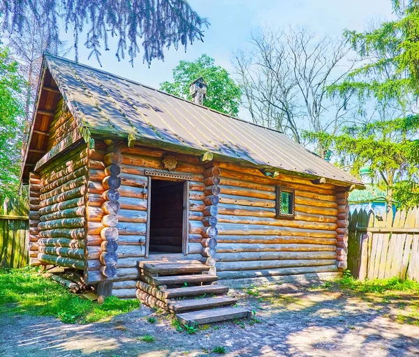 Het Oude Slavische Huis Gemaakt Van Hout Versierd Met Bescheiden — Stockfoto