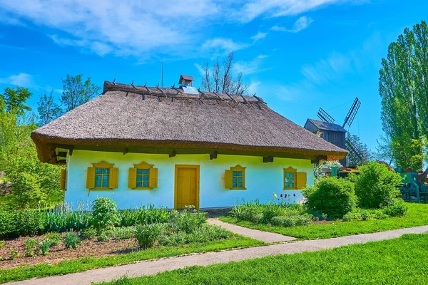 Facade Vintage Grain Grower Whitewashed Hata House Thatched Roof Pereiaslav — Stock Photo, Image