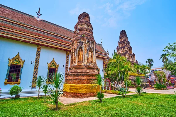 Temple Wat Chammathewi Possède Deux Anciens Stupas Ratana Chedi Suwan — Photo