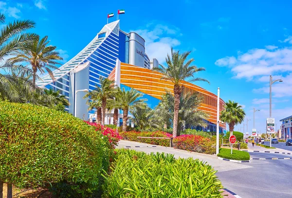 Dubai Uae March 2020 Topiary Garden Modern Building Jumeirah Beach — Stock Photo, Image