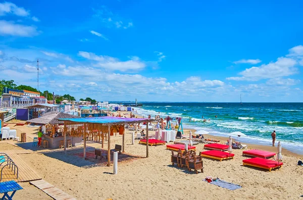 Piaskowe Wybrzeże Morza Czarnego Jest Popularnym Miejscem Turystycznym Odessie Ukraina — Zdjęcie stockowe