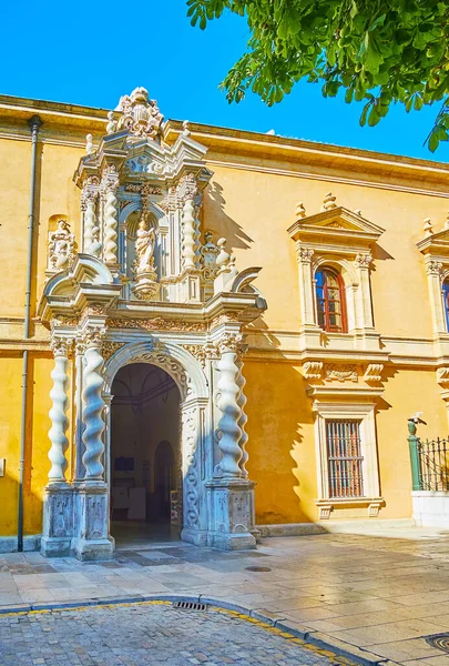 Granada Üniversitesi Hukuk Fakültesi Nin Beyaz Mermer Heykeller Çelenkler Çarpık — Stok fotoğraf