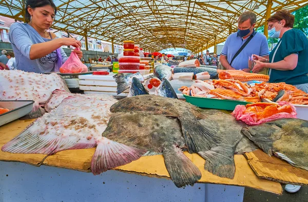 Одесса Украина Июня 2021 Года Свежая Плоская Рыба Лосось Прилавке — стоковое фото