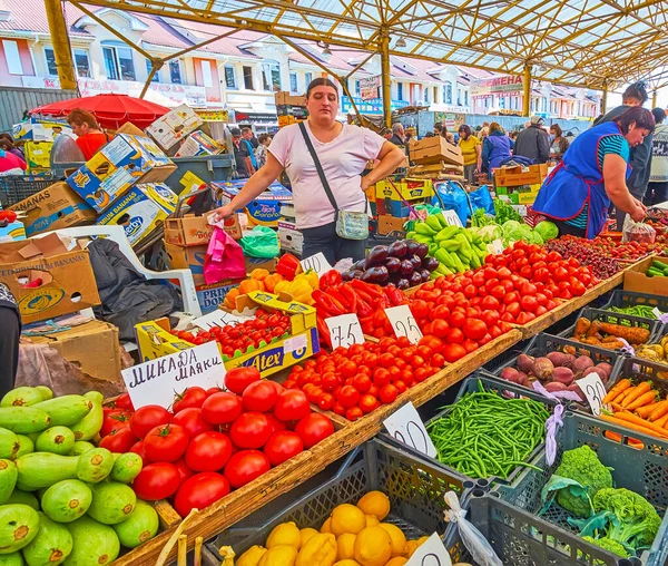 Odessa Ukraine 2021年6月18日 Pryvoz Marketは 6月18日にオデッサで地元の農家の新鮮な野菜を選ぶのに最適な場所です — ストック写真
