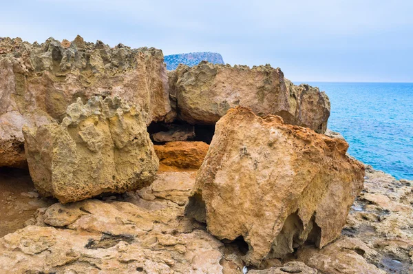 Entre las rocas — Foto de Stock