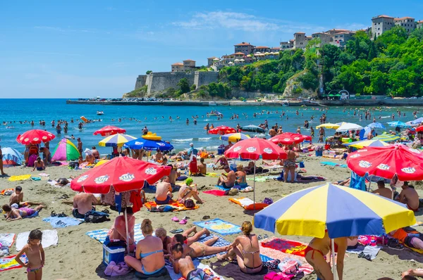 La spiaggia trafficata — Foto Stock