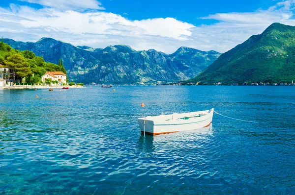 The wooden boat — Stock Photo, Image