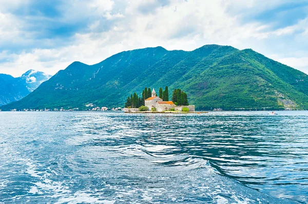 The islet in bay — Stock Photo, Image