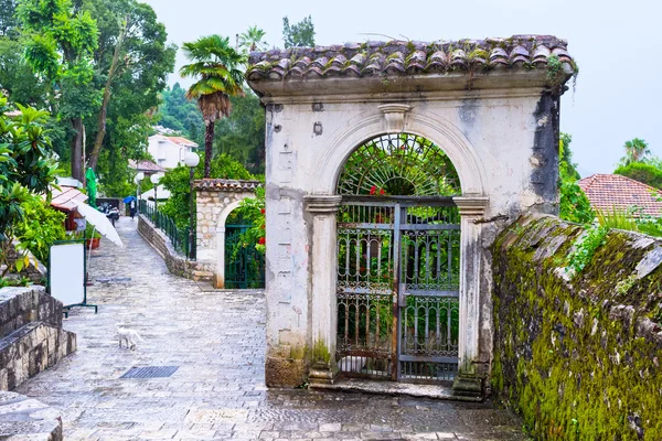 O velho portão — Fotografia de Stock