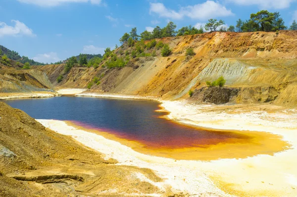 The red lake — Stock Photo, Image