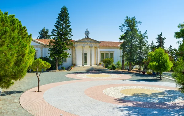 The school building — Stock Photo, Image